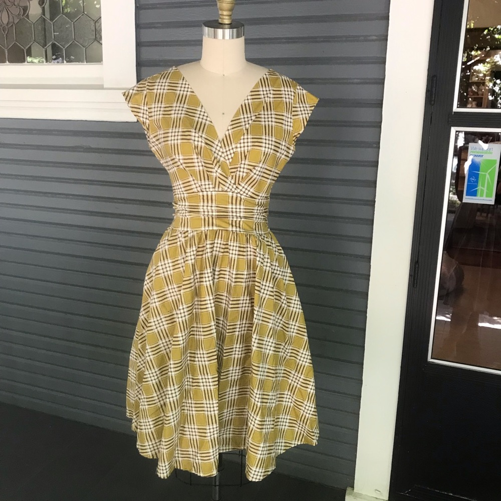 Vintage style plaid dress!